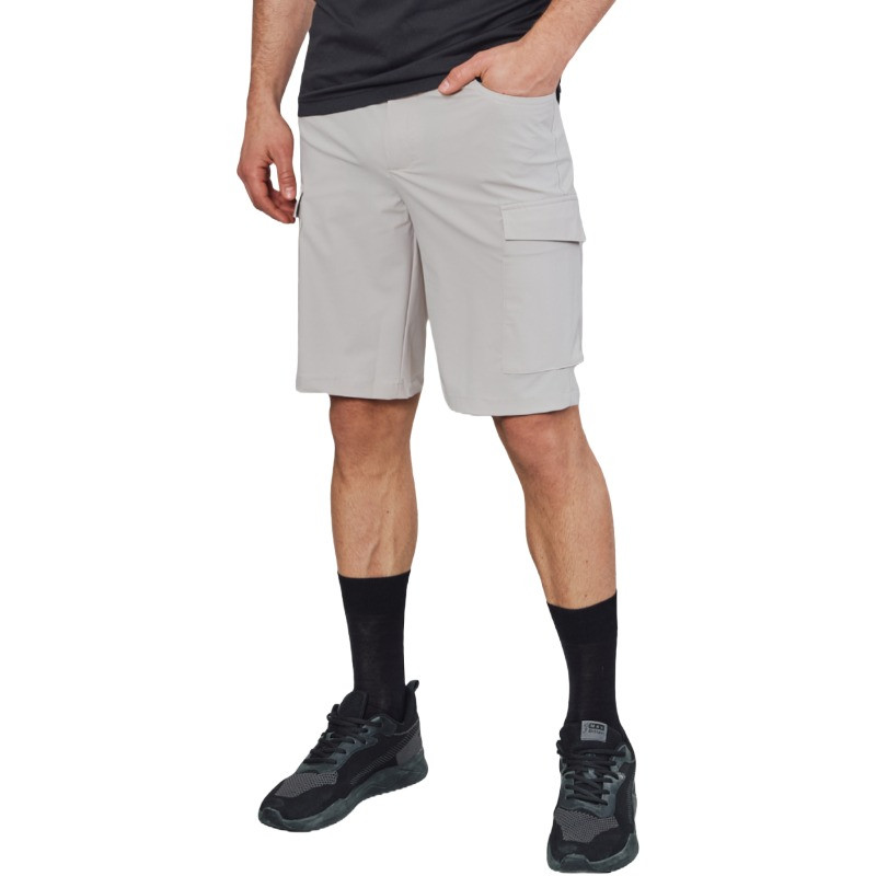 Bermuda de tela mezclada con múltiples bolsillos de 190 gramos.